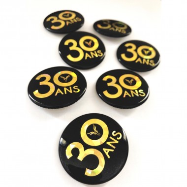 edition speciale lot de 50 badges "30 ans rallye aicha des gazelles du maroc"